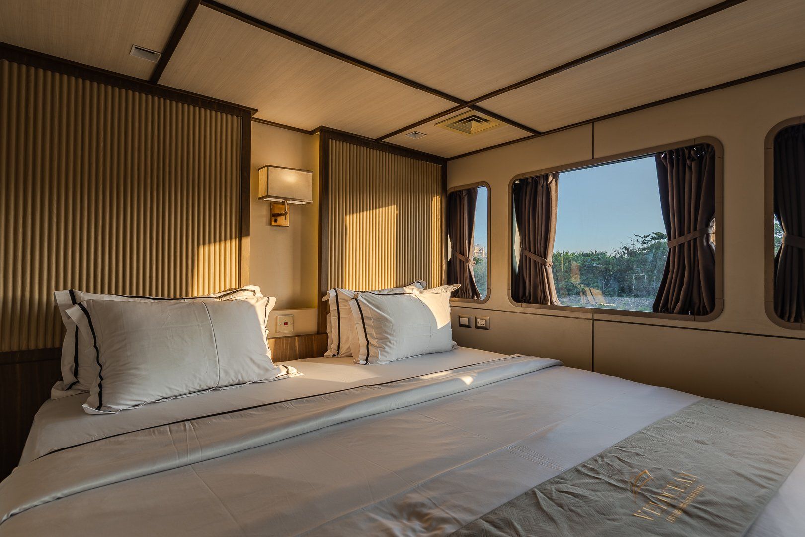 Photo of Commercial Yacht, image 3 of 9