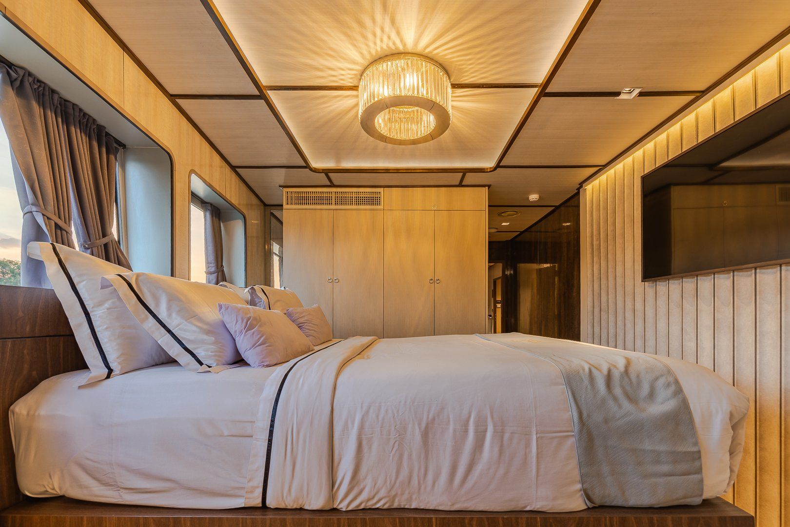 Photo of Commercial Yacht, image 5 of 9